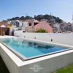 Designer With Pool By Lovelystay ליסבון