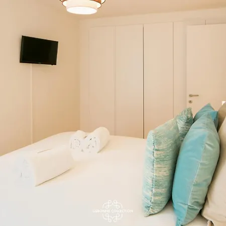 Designer With Pool By Lovelystay Lisbon